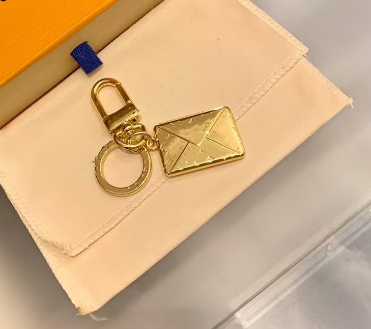 designer keychain women Letters designers keychain wallet top llavero Car Key Chain men Buckle jewelry envelope Keyring Keychains Lanyards