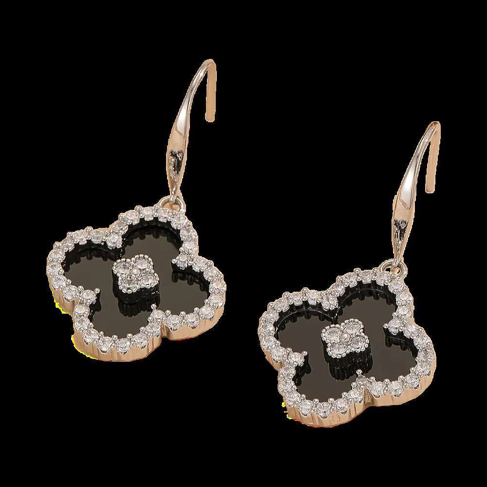 A Pair Of Stylish Retro High End Women S Earrings For Banquets And Weddings