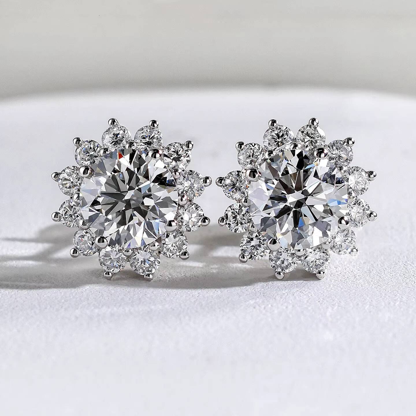 Sunflower Design Moissanite Stud Earrings 925 Sterling Silver Light Luxury Premium Unique Ear Jewelry Factory Wholesale