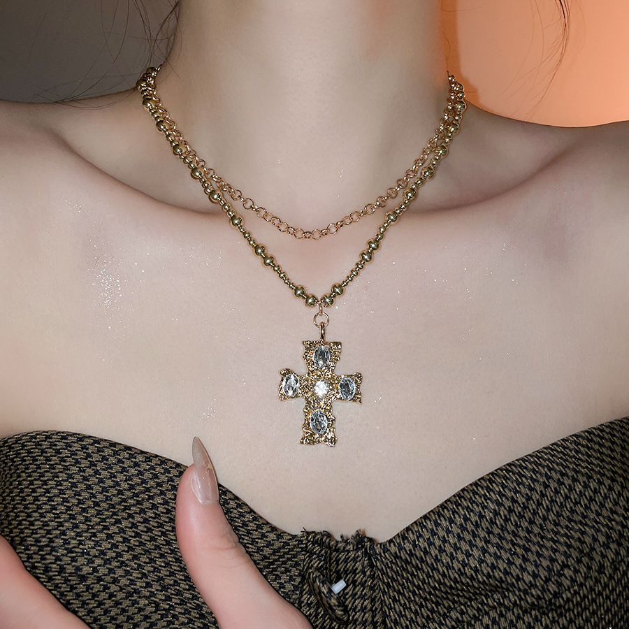 European and American diamond-encrusted cross pendant necklace for women, vintage gold high-end layered collarbone chain - view 3
