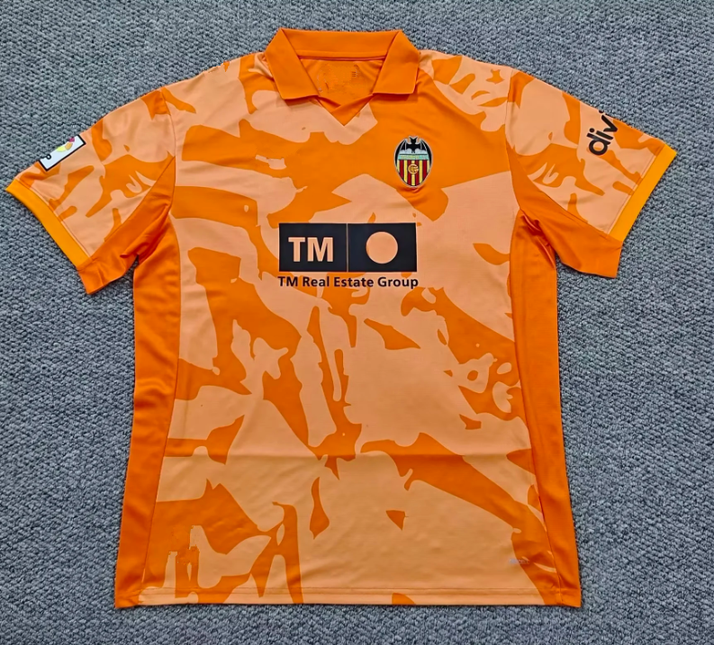 25/26 CF Valencia retro version Soccer jersey, high-quality customized jersey