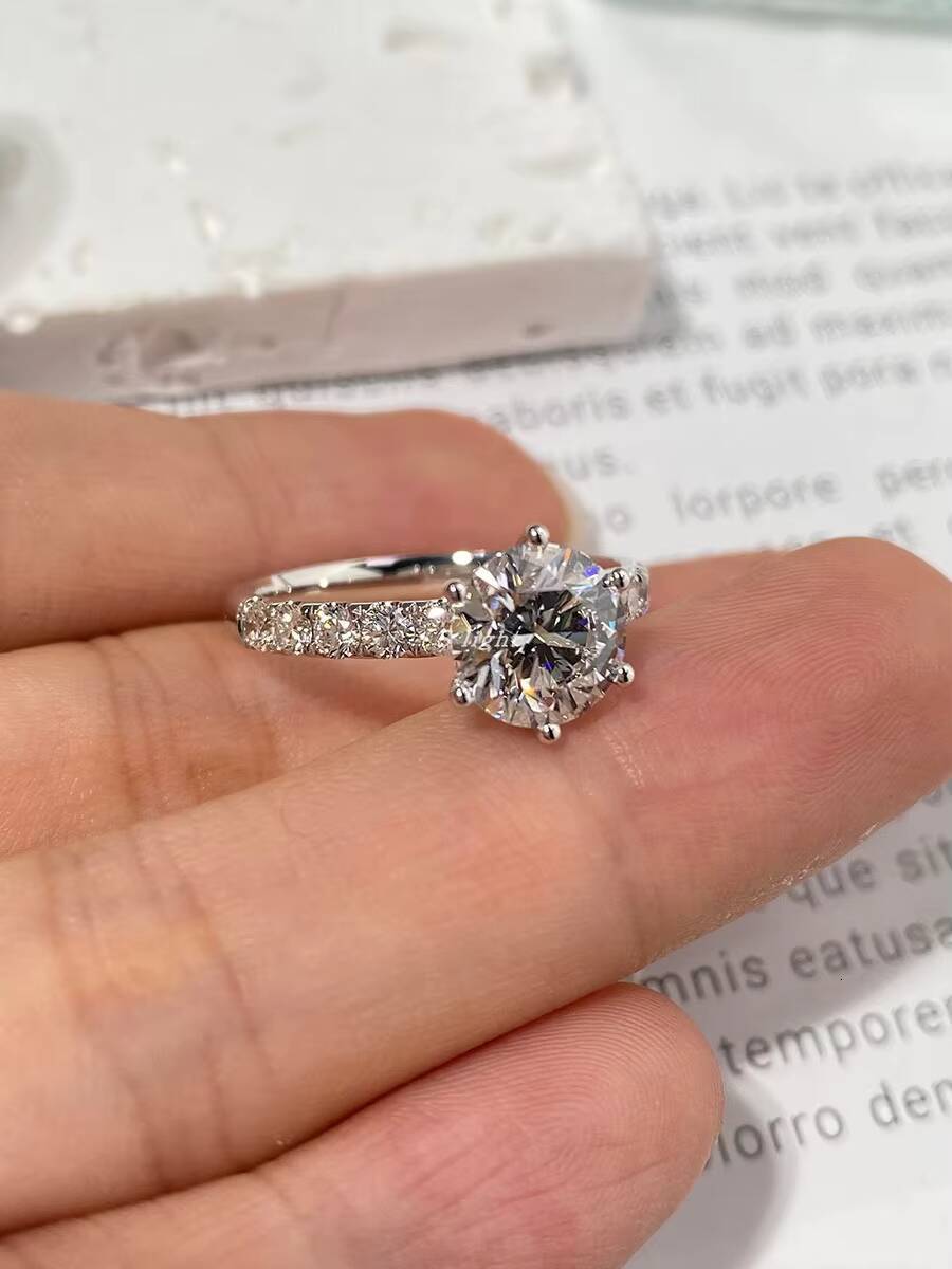 Single Row Six-Claw Platinum Pt950 1 Ct Brilliant Cut IGI Certified Laboratory-Cultivated Synthetic Diamond Ring
