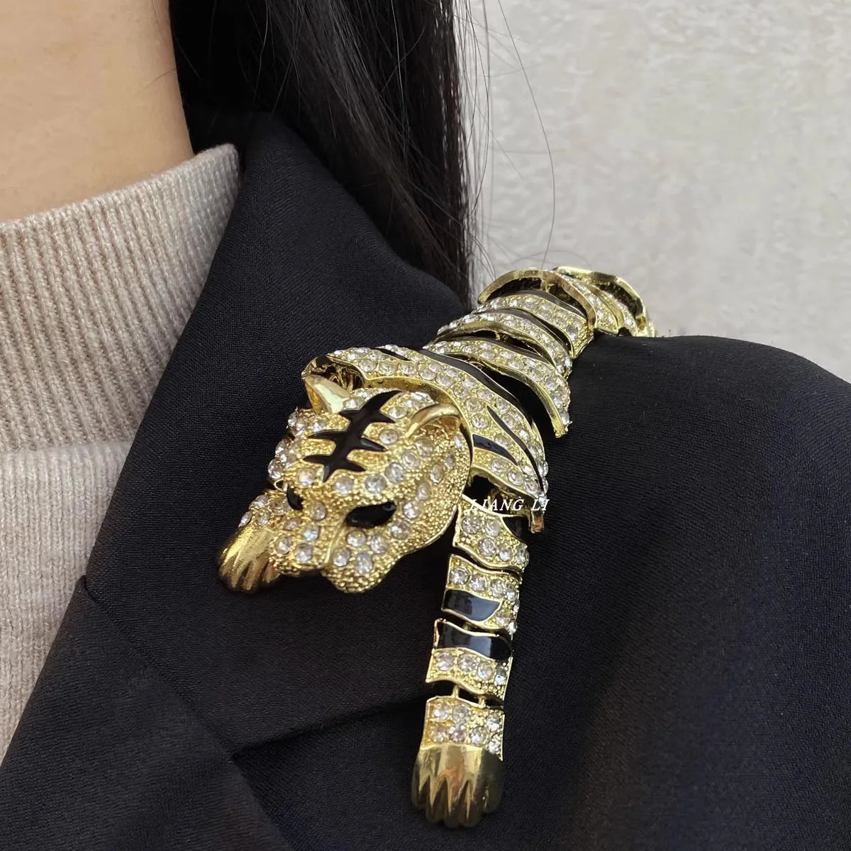 Exaggerated Women Men Classic Tiger Crystal Brooch Badges Vintage Unisex Large Animal Boutique Suit Coat Pin Accessories Gift 260403BJ - view 5