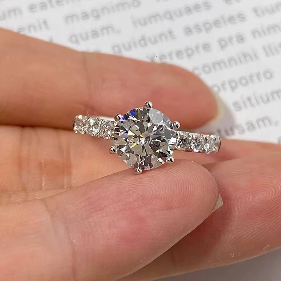Single Row Six-Claw Platinum Pt950 1 Ct Brilliant Cut IGI Certified Laboratory-Cultivated Synthetic Diamond Ring