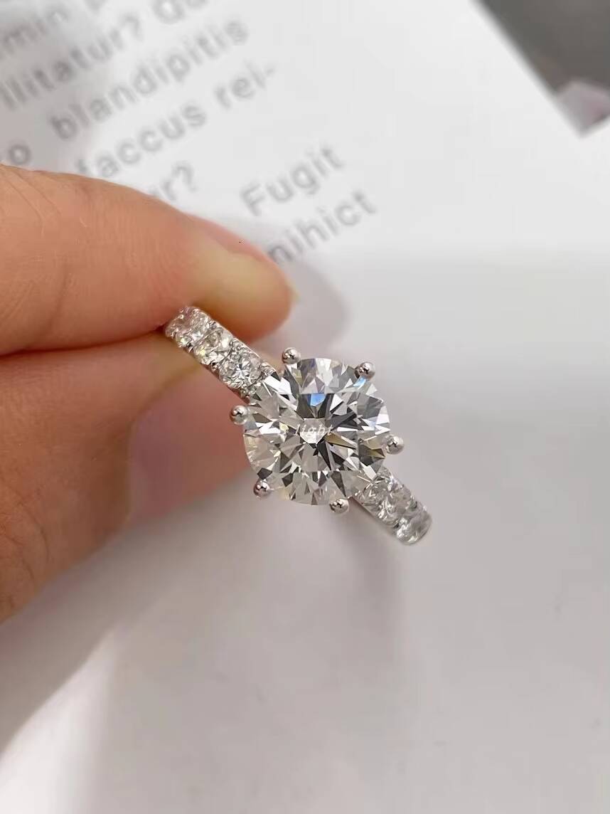 Single Row Six-Claw Platinum Pt950 1 Ct Brilliant Cut IGI Certified Laboratory-Cultivated Synthetic Diamond Ring
