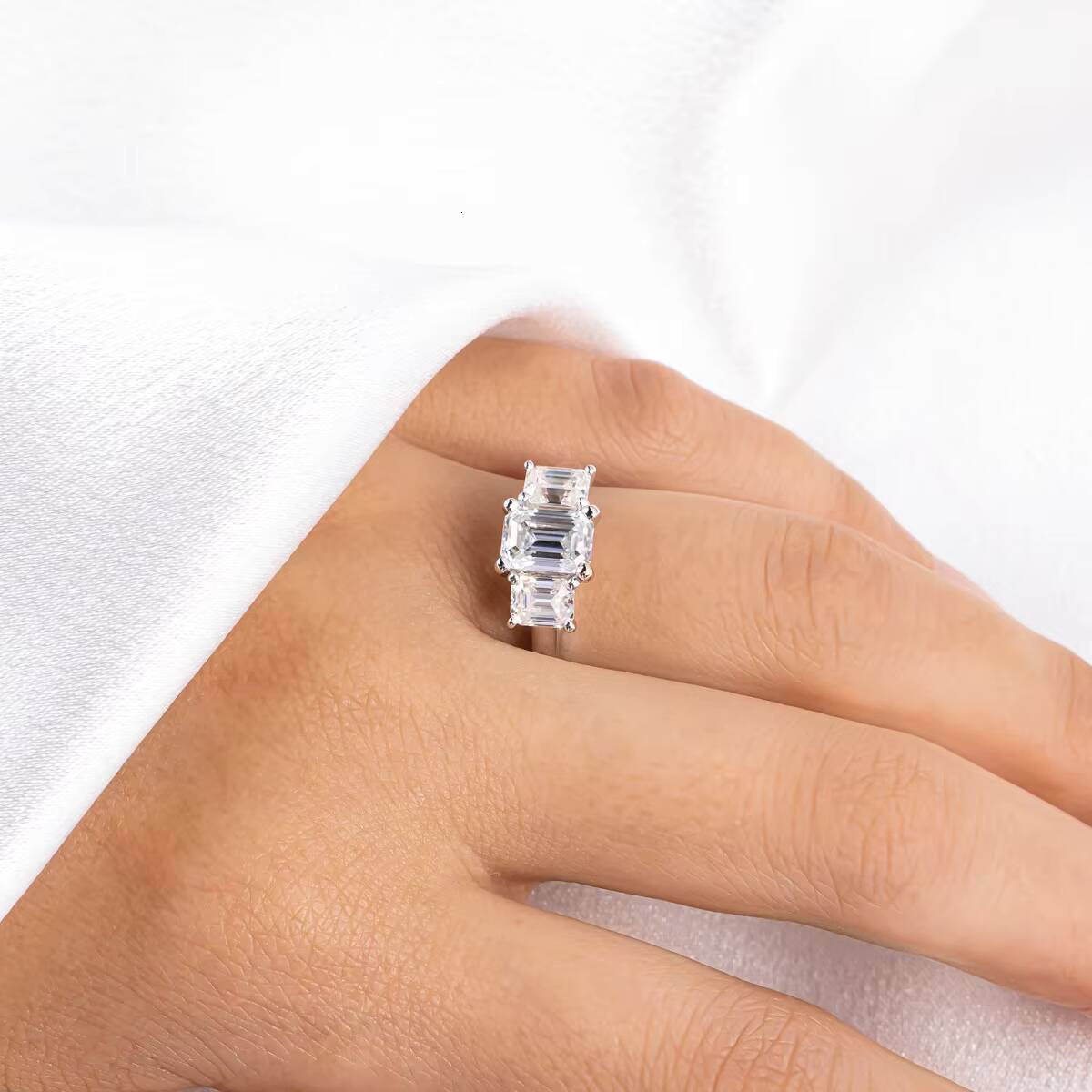 PYQ 16 Ct Emerald Cut Three-stone Moissanite Ring 925 Sterling Silver Wedding Band Factory Direct Wholesale