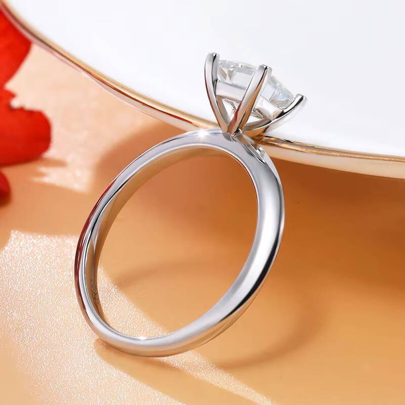 1 Ct Princess Cut Moissanite Ring Light Luxury Wedding for Women in 925 Silver Platinum Plated Factory Wholesale