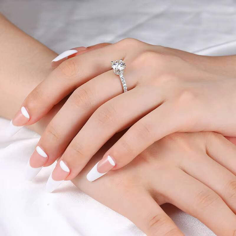 2 Ct Four Prong Moissanite Engagement Ring for Women S925 Silver Platinum Plated Dropshipping Available