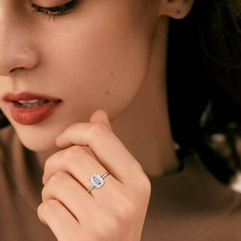 Cross-border Best-selling 2-ct Emerald Moissanite Ring S925 Sterling Silver Plated with 18K Gold Irregular Moissanite