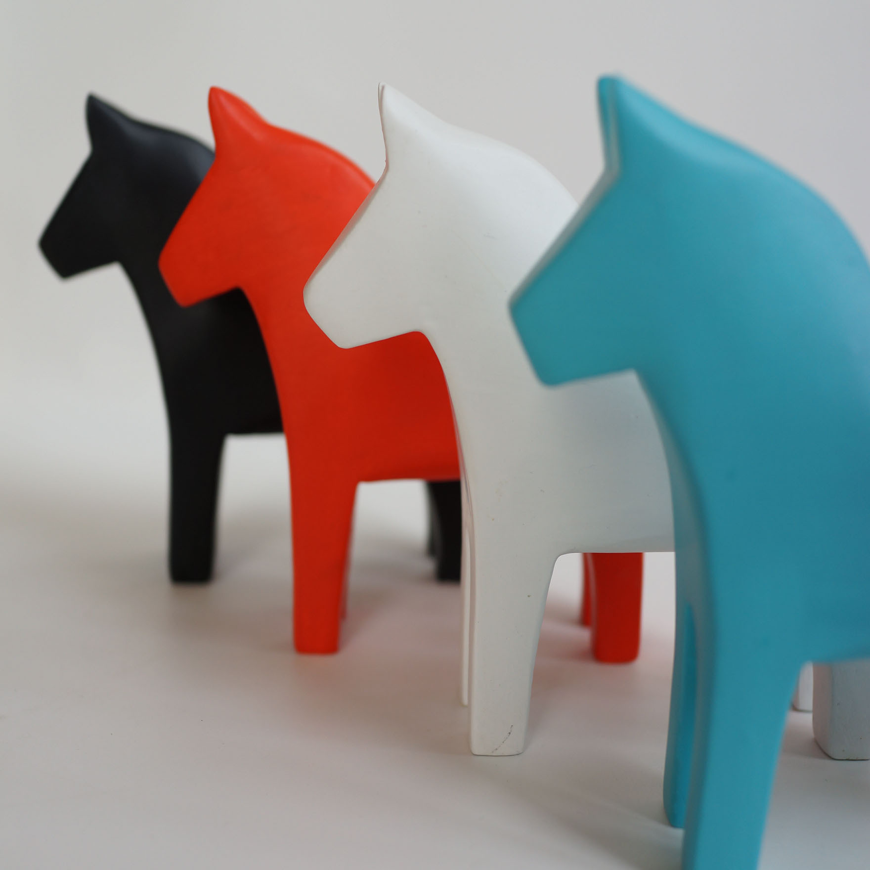 Home Decor Ornament Solid Wood Hand Carved Wooden Horse Creative Painting Doll Nordic Living Room Decoration Display