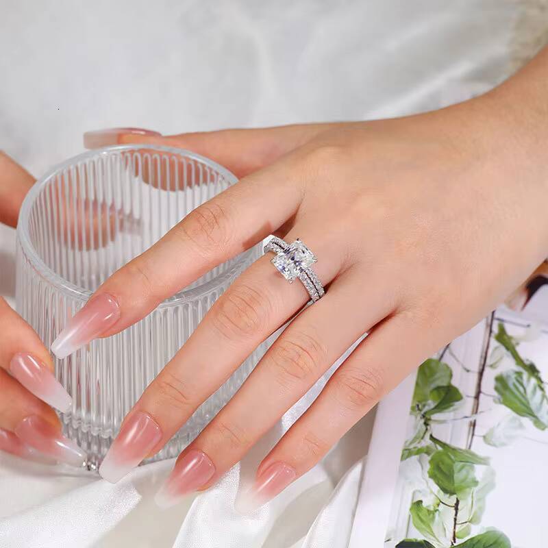4 Ct Radiant Cut Full Moissanite Ring for Women in S925 Sterling Silver Platinum Plated Factory Direct Dropshipping