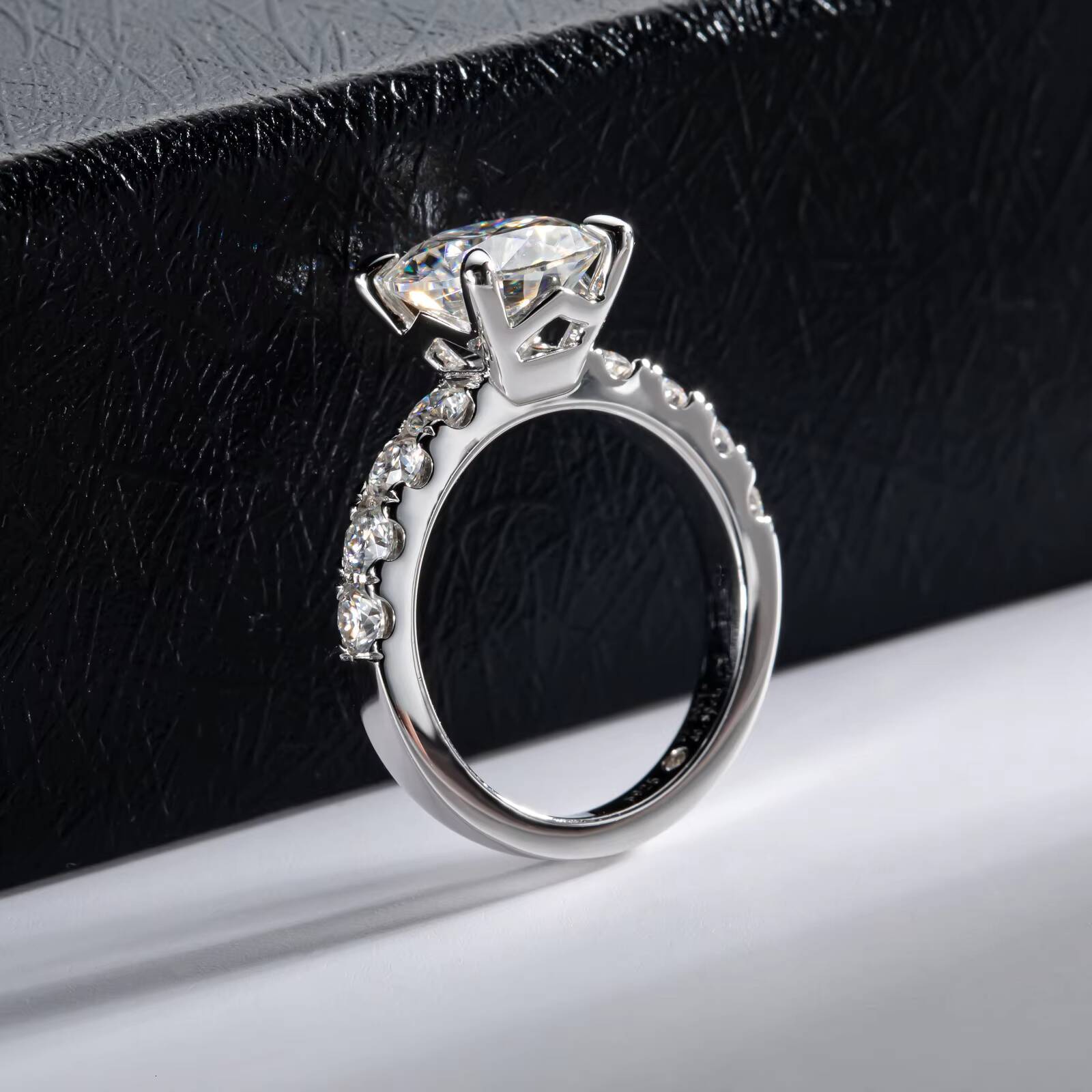 PYQ 35 Ct Classic Four Prong Moissanite Ring 925 Sterling Silver Light Luxury Wedding Band for Women Factory Wholesale
