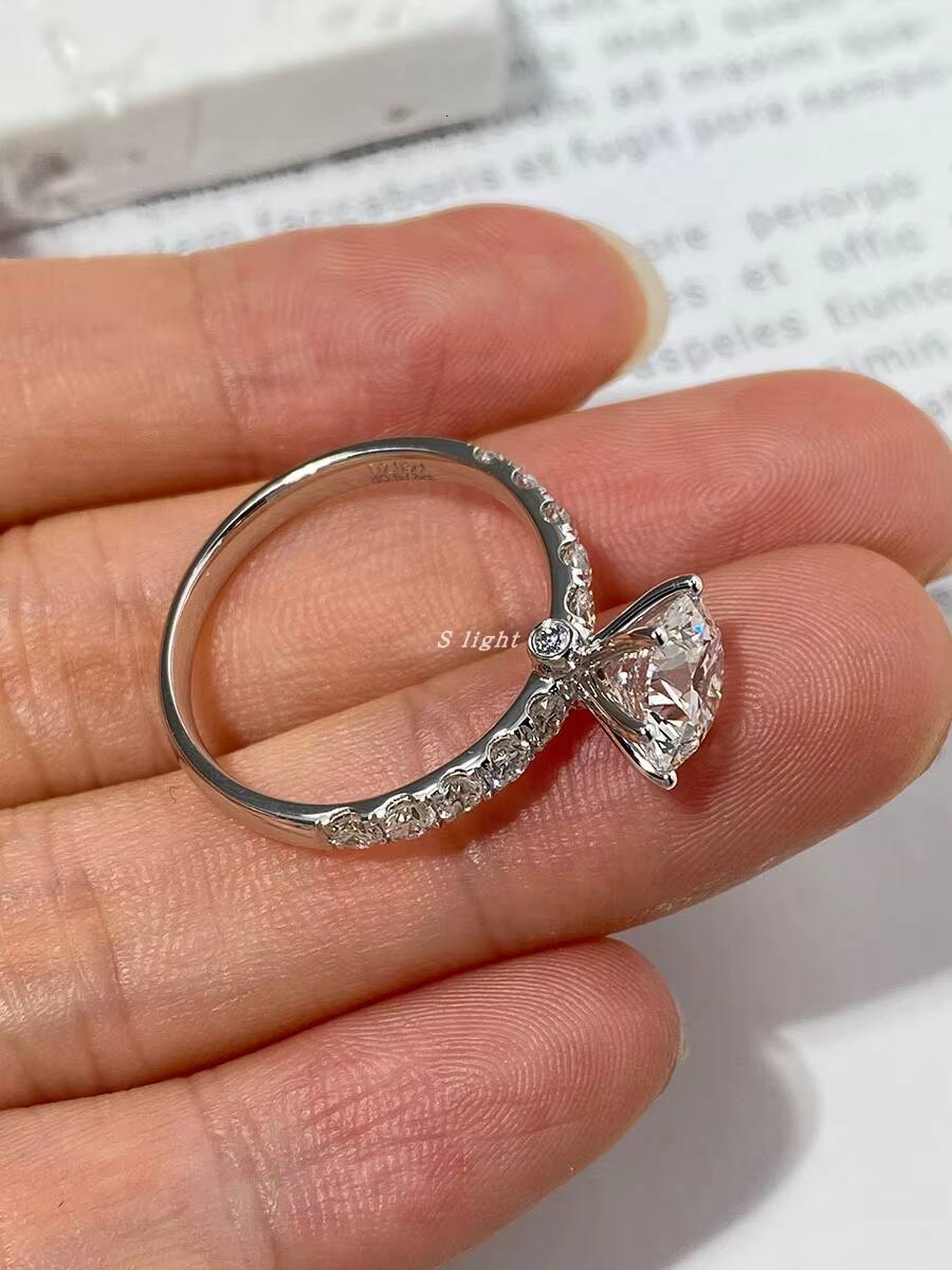 Single Row Six-Claw Platinum Pt950 1 Ct Brilliant Cut IGI Certified Laboratory-Cultivated Synthetic Diamond Ring