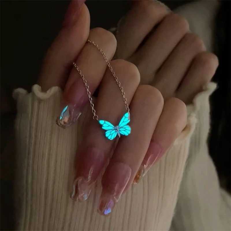 Luminous Butterfly Necklace Glowing Night Fluorescence Vintage Glow In The Dark Pendant for Women Christmas New Year Party Gift H260406