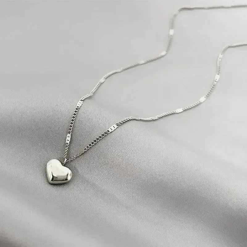 New Cross-border Couple Cavicle Chain Geometric Heart-shaped Light Luxury Temperament Simple Sweet Love Pendant Necklace Jewelry H260406