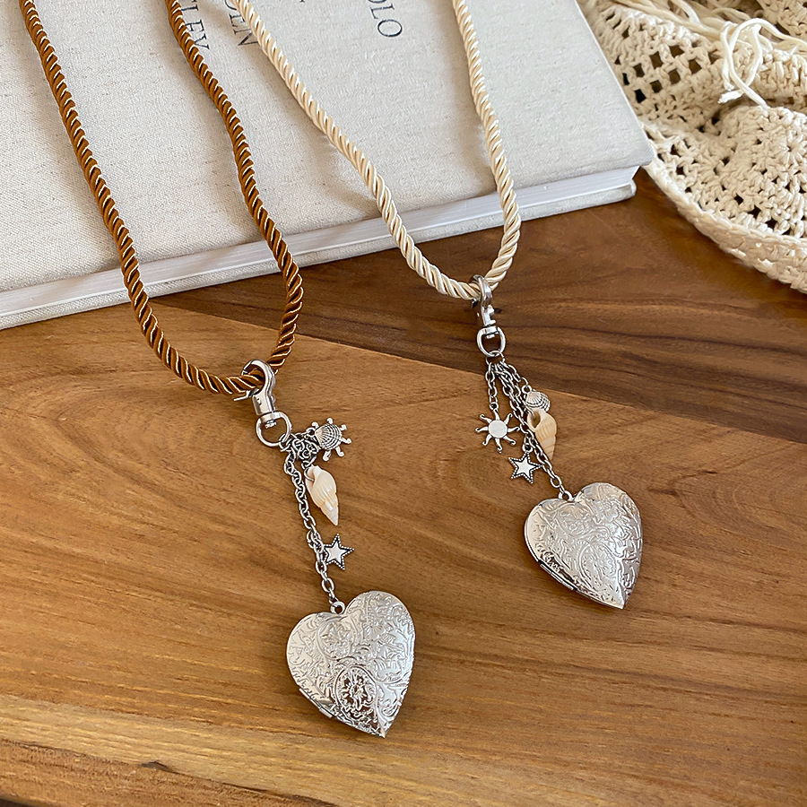Forest-style sweet cool rope heart pendant necklace, casual and fashionable, versatile commuting, unique collarbone chain with a niche design for wome - view 8