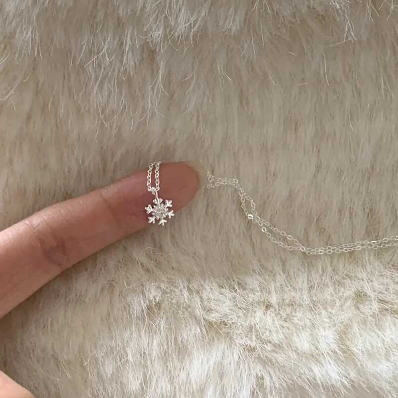 Delicate Temperament 925 Sterling Silver Snowflake Pendant Necklace for Women Collarbone Chain Fashion Jewelry Girlfriends Gift H260406