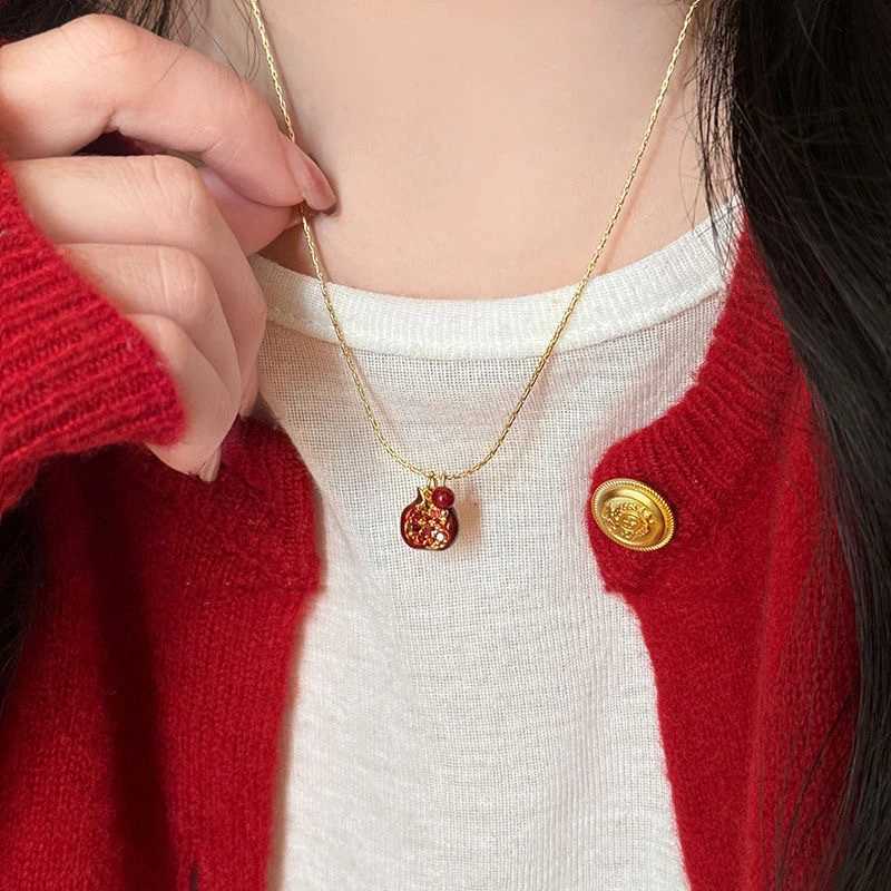 New Trendy Red Pomegranate Pendant Necklace for Women Sweet Cute Fruit Clavicle Chain Necklace Charm Choker Jewelry Party Gift H260406