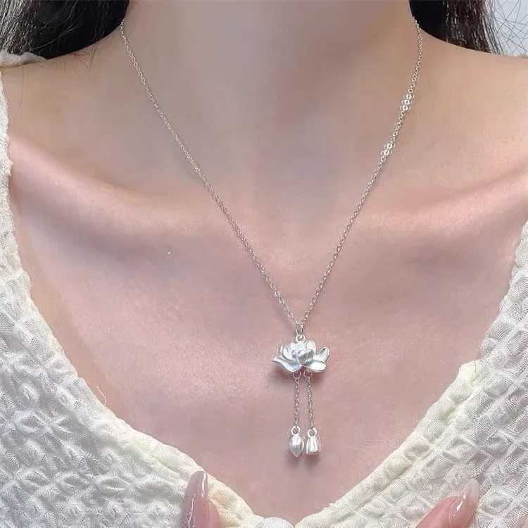 Lotus Tassel Necklace Womens New Popular Good Luck Lotus Pendant Chinese Style Elegant Flower Necklaces Jewelry Accessories H260406