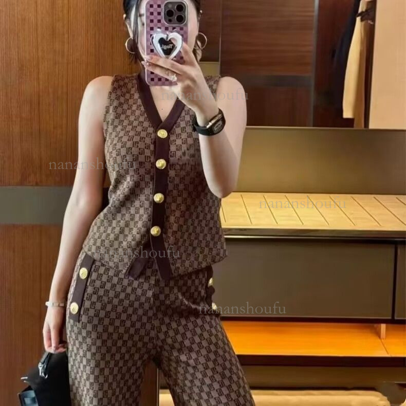 2026 Designer Set European Luxury Retro Simple Brown Knitted Top Gold Button High Waist Slimming Straight Pants Outdoor Casual Basic Women Clothes