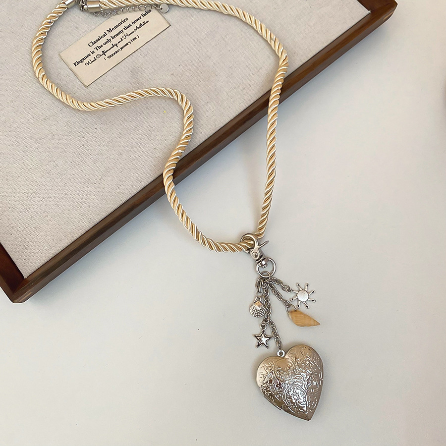 Forest-style sweet cool rope heart pendant necklace, casual and fashionable, versatile commuting, unique collarbone chain with a niche design for wome - view 5