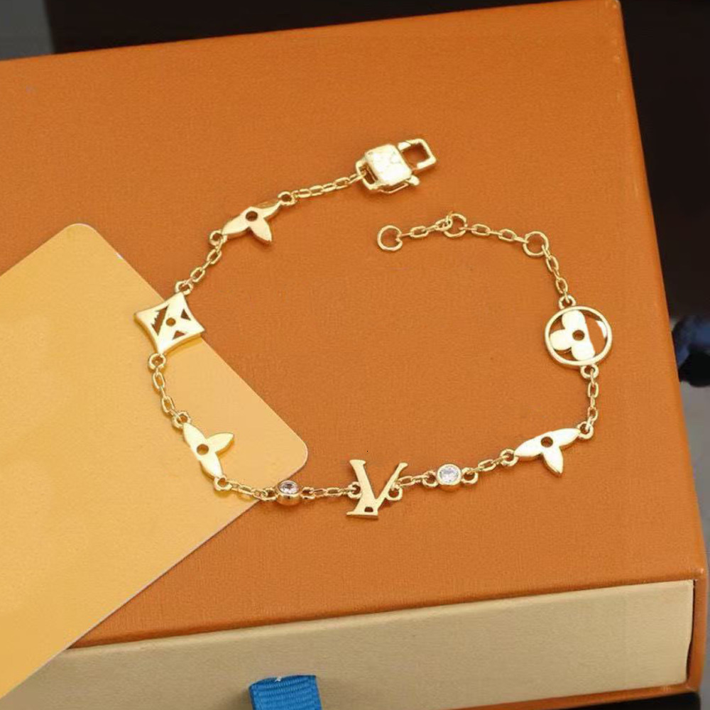 Bangle Gold Designer Bracelet Luxury Fashion Bracelet for Women Daily Wear