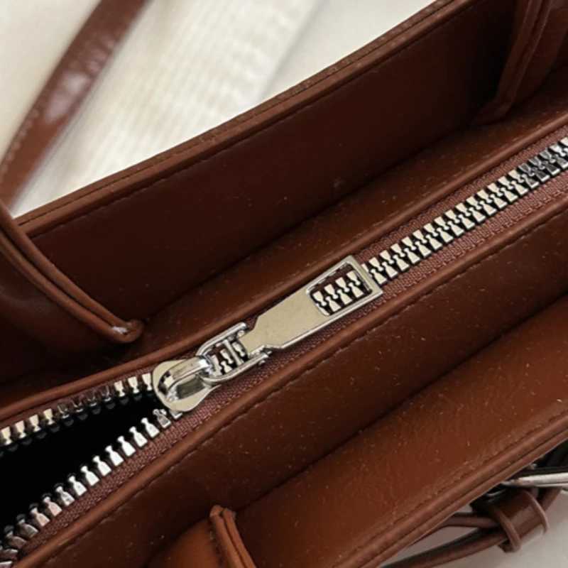 New Handbag for Girls Trendy and Fashionable Korean Version Small Square Bag Versatile Texture Casual Shoulder Crossbody Bags C260406