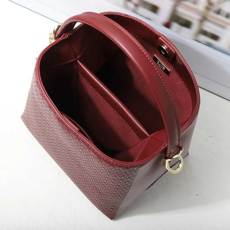 CH Embossed Leather Bucket Bag Large Capacity Handbag with Detachable Shoulder Strap Tote Bag for Women H260406