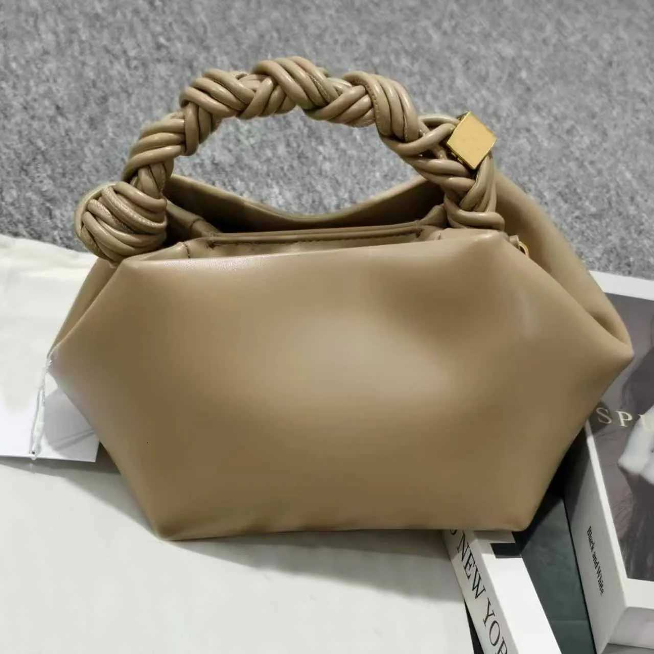 2026 Hot Paris Designer Moon Hexagonal Woven Shoulder Handbag Casual Crossbody Bag for Women with Premium Feel Ins New Trendy C260406