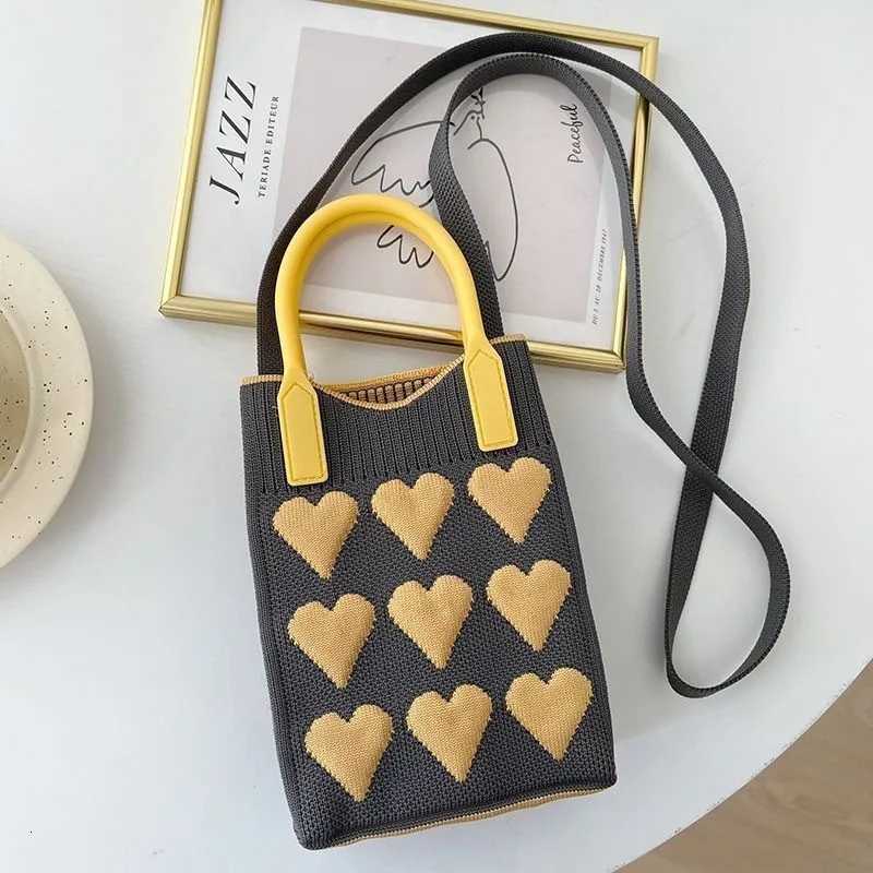 Korean Fashion Heart Knitted Mini Square Handbag for Women Small Mobile Phone Shoulder Bags Girls Cute Outdoor Crossbody Bags C260406