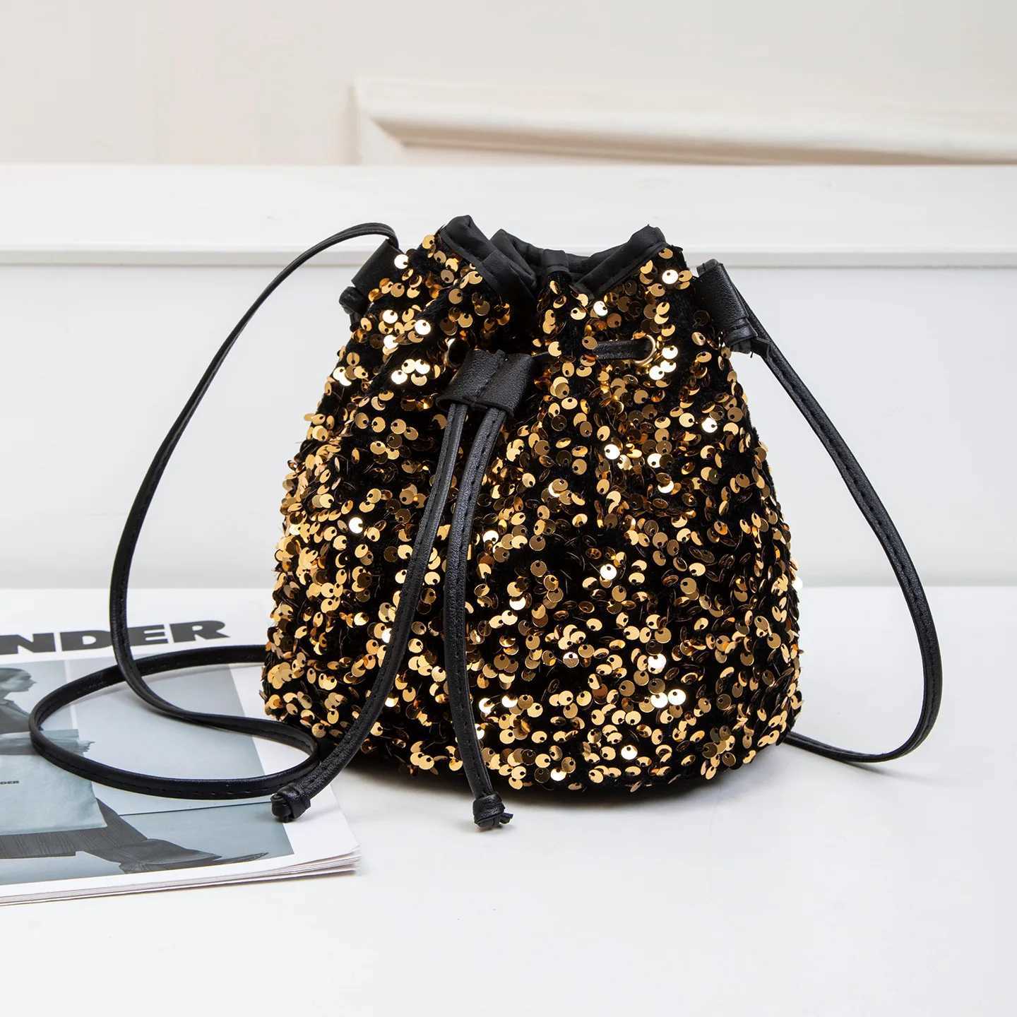 New Chic Multicolor Sequin Shing Shoulder Bag Fashion Versatile Handbag Drawstring Bucket Bag Large Capacity Wallet Purse Bags C260406