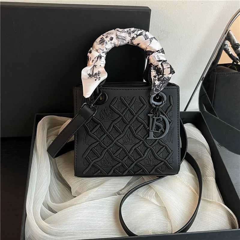 2025 New Versatile Craftsmanship Embroidery Concubine Bag Handbag Womens Crossbody Bag H260406