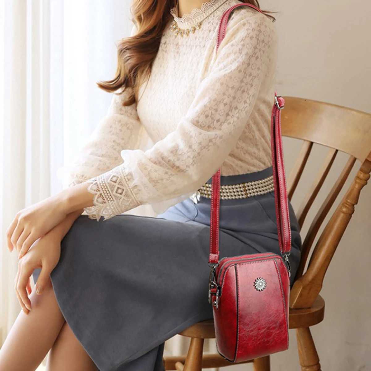 Ladies fashionable soft leather single-shoulder bag trendy vertical design crossbody bag portable phone storage bag C260406
