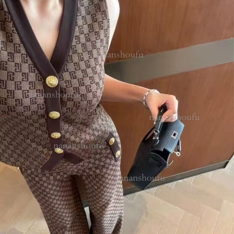 2026 Designer Set European Luxury Retro Simple Brown Knitted Top Gold Button High Waist Slimming Straight Pants Outdoor Casual Basic Women Clothes