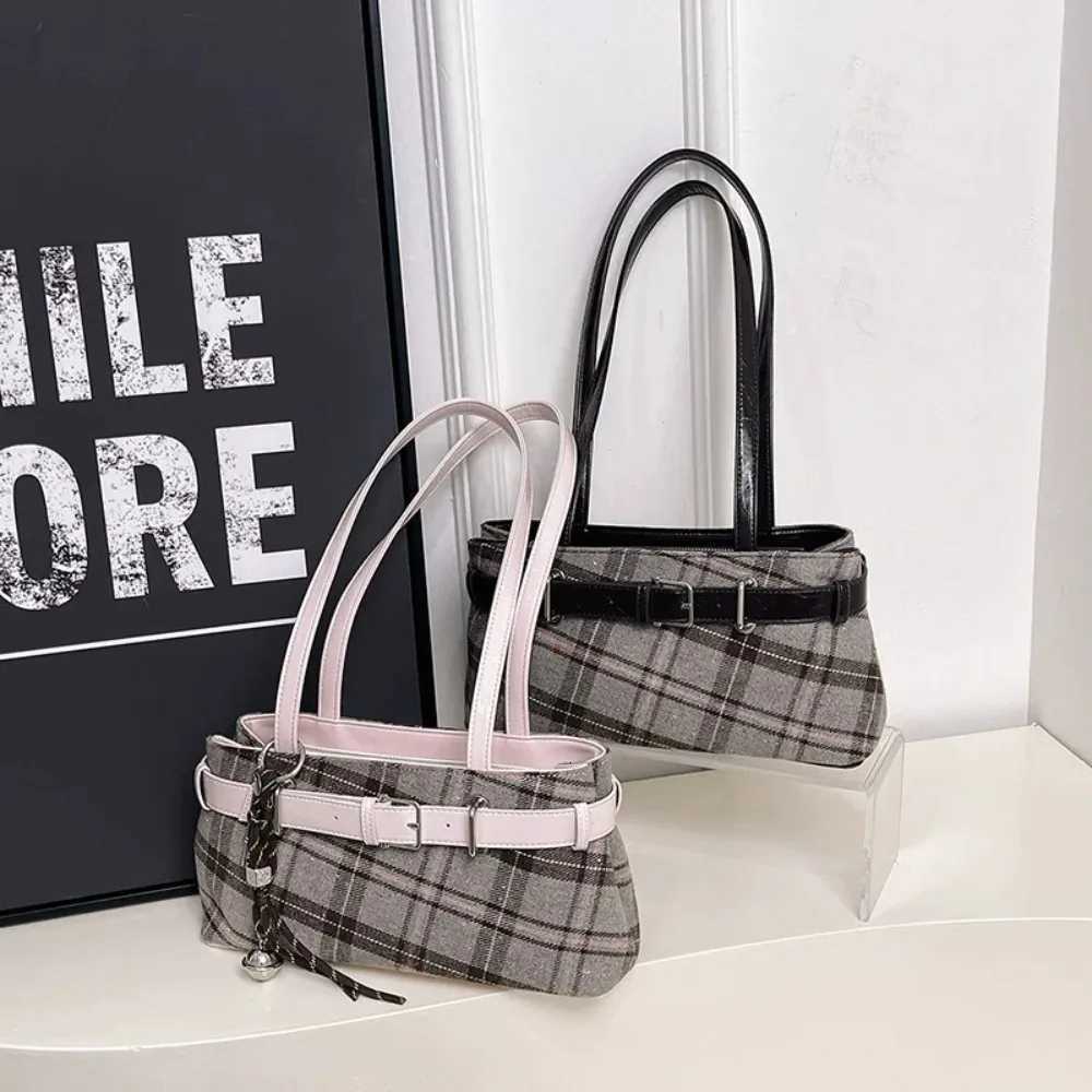 Retro Plaid Womens Shoulder Bag 2026 New Fashionable Textured Tote Bag Versatile for Work and Commuting Handbags for Women C260406