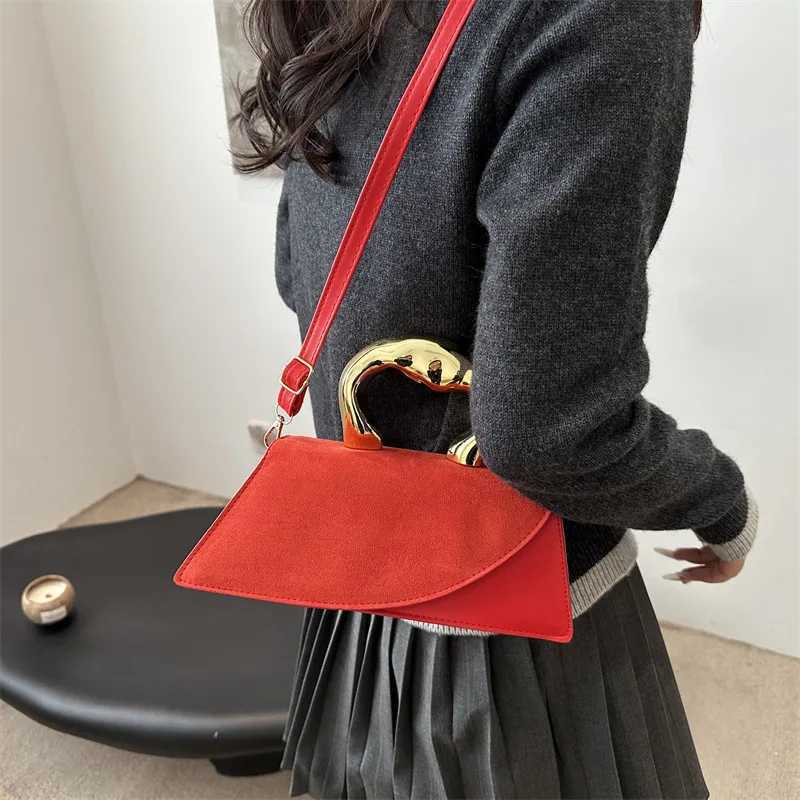 French Style Light Large Capacity New Minimalist Design Casual Metal Hand-held Shoulder Crossbody Bags for Women C260406