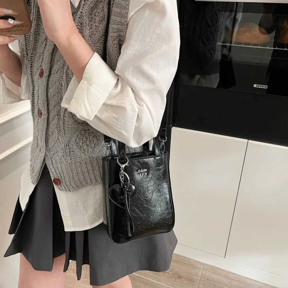 Fashion Pu Leather Shoulder Bag with Love Keychain Pendant Versatile Small Square Bag High Quality Chic Handbags for Women C260406