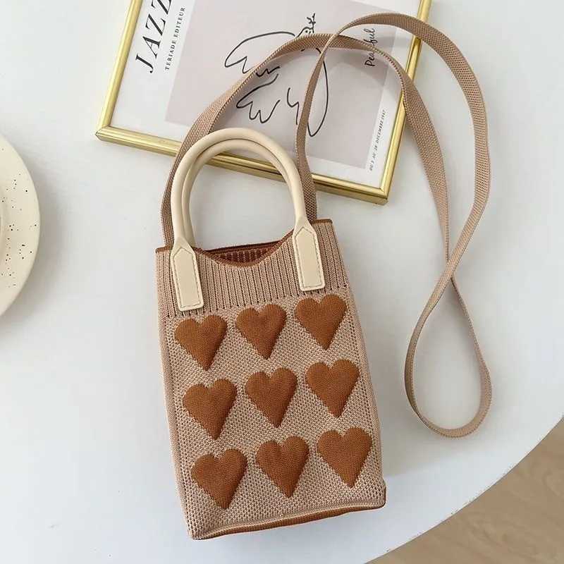 Korean Fashion Heart Knitted Mini Square Handbag for Women Small Mobile Phone Shoulder Bags Girls Cute Outdoor Crossbody Bags C260406