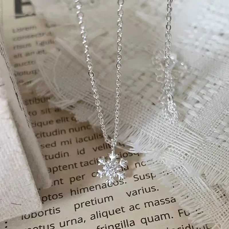Delicate Temperament 925 Sterling Silver Snowflake Pendant Necklace for Women Collarbone Chain Fashion Jewelry Girlfriends Gift H260406