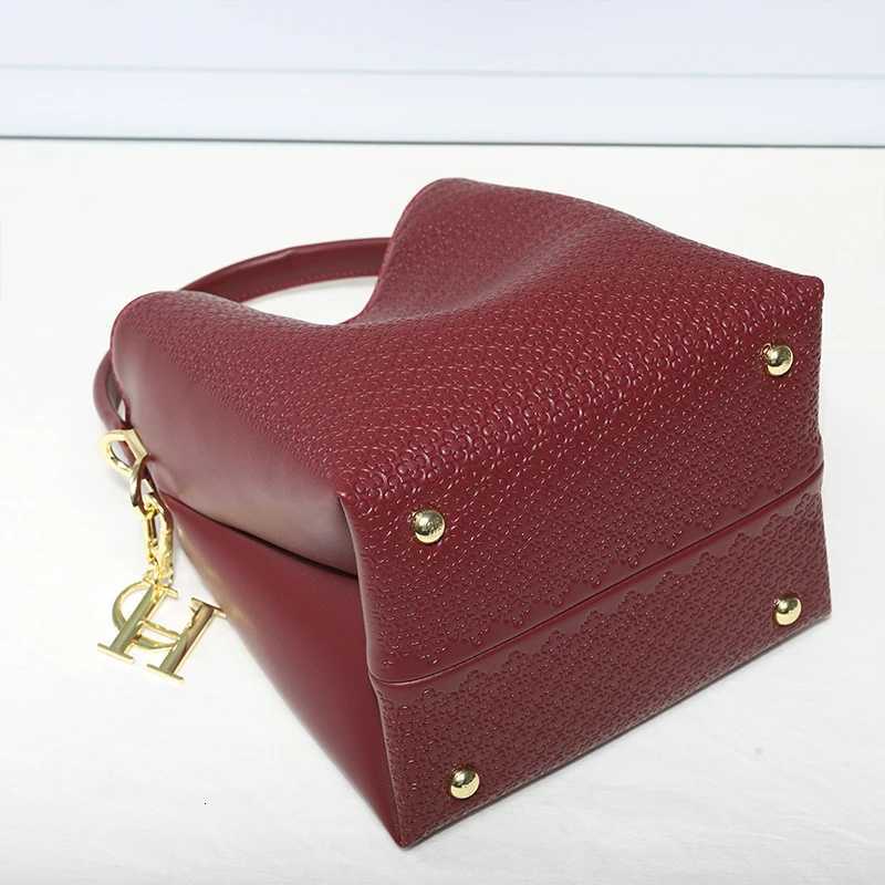 CH Embossed Leather Bucket Bag Large Capacity Handbag with Detachable Shoulder Strap Tote Bag for Women H260406