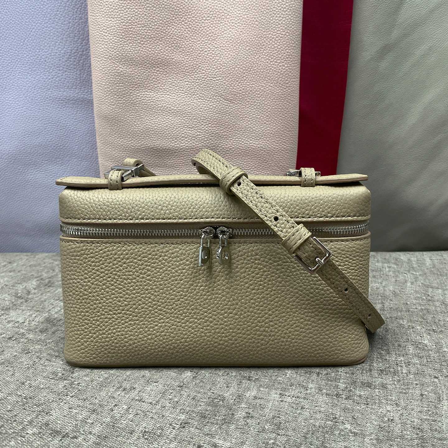 ew genuine leather LP19 mobile phone handbag for women Exclusive to women with a luxurious design and compact and exquisite ap C260406