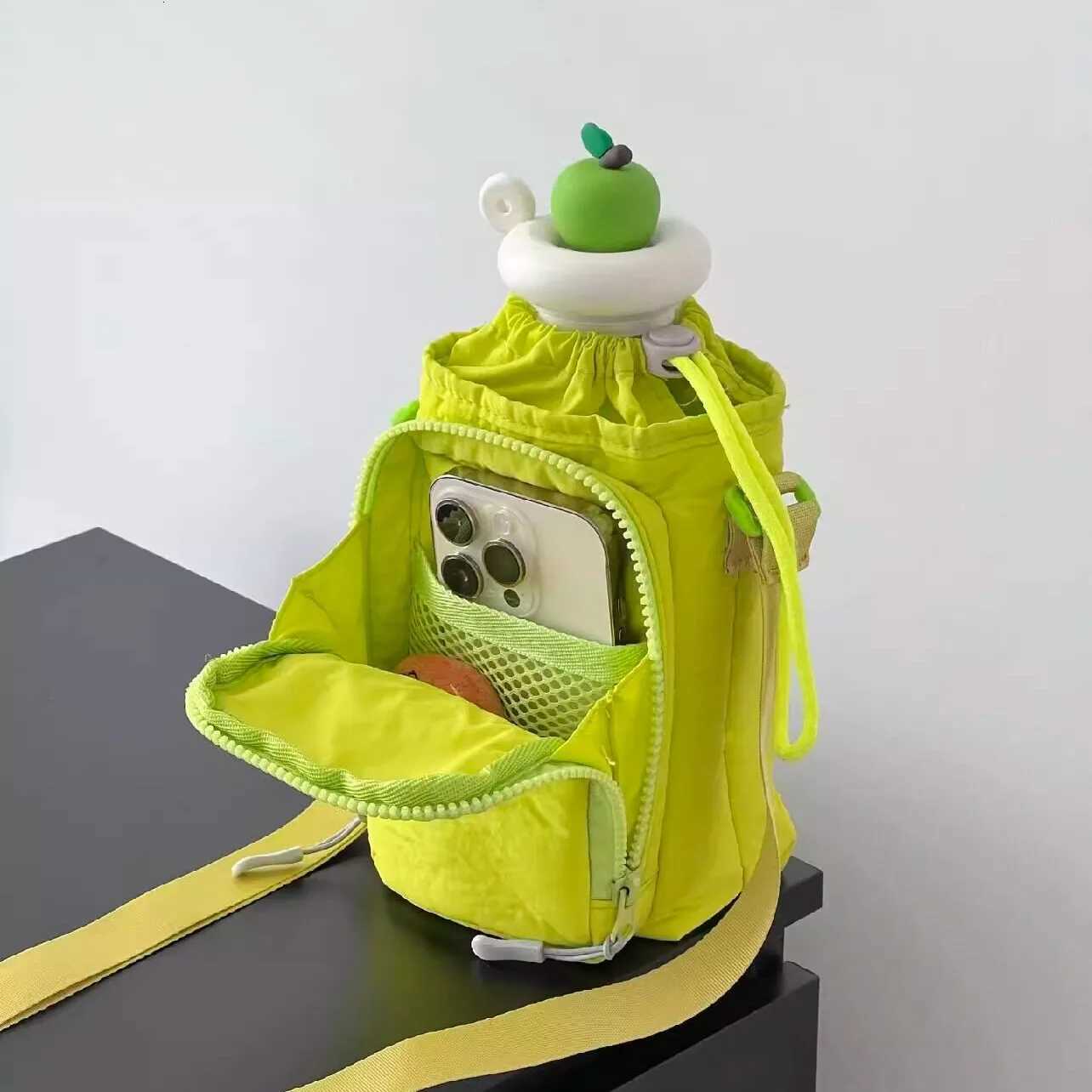 Small Water Bottle Carrier Bag with Adjustable Shoulder Strap Convenient Outdoors Water Bottle Pouch with Phone Pocket C260406