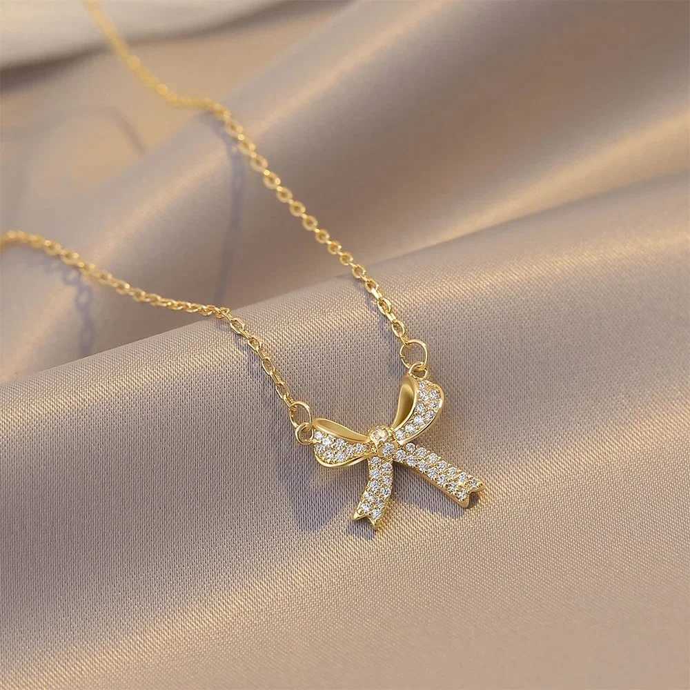 Exquisite Copper Inlaid Zirconia Bow Pendant Necklace for Women Girls Sweet Clavicle Chain Bridal Wedding Jewelry Accessories H260406