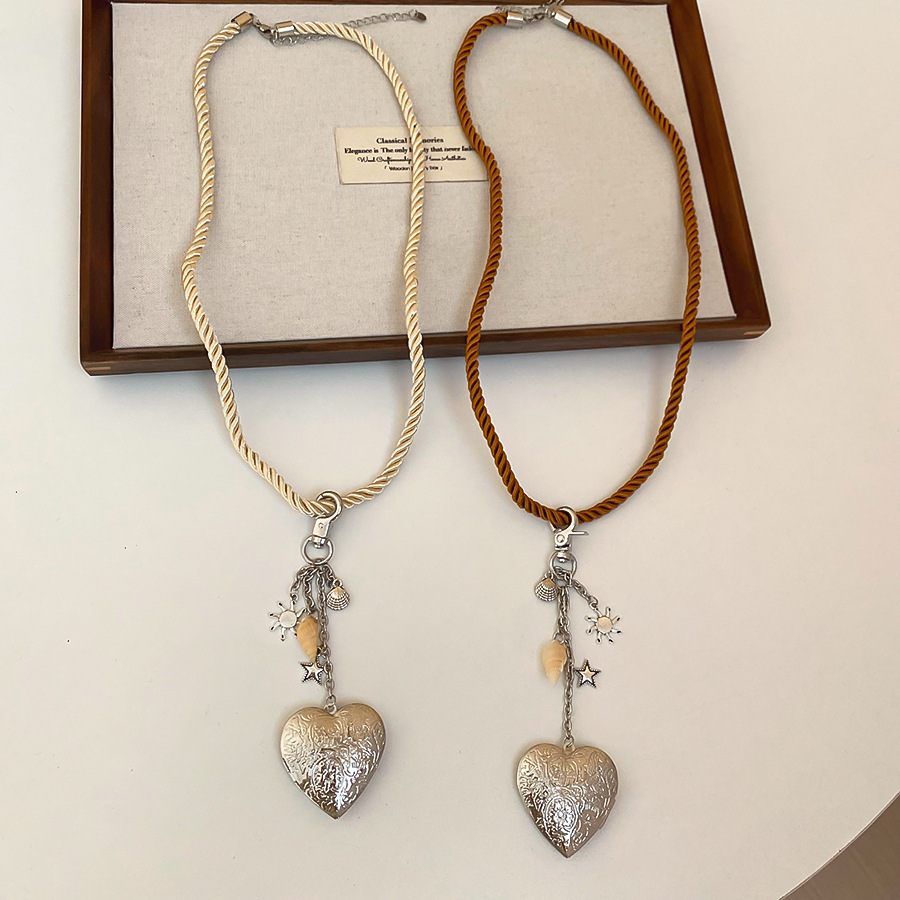 Forest-style sweet cool rope heart pendant necklace, casual and fashionable, versatile commuting, unique collarbone chain with a niche design for wome - view 7