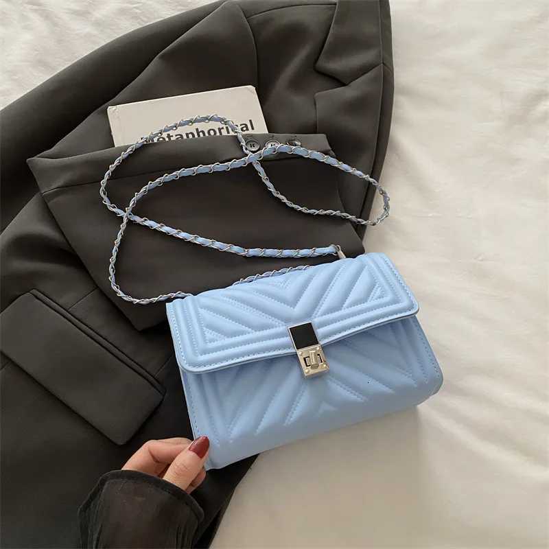 New Fashion Mini Quilted Embossed Chain Shoulder Bag for Women Simple Versatile Diagonal Crossbody Bag Square Handbag Female Bag C260406