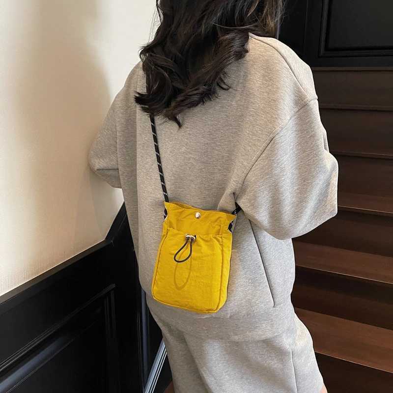 Minimalist Style Lightweight Drawstring Canvas Small Bag Versatile Mini Single-Shoulder Crossbody Coin Purse for Mobile Phones C260406