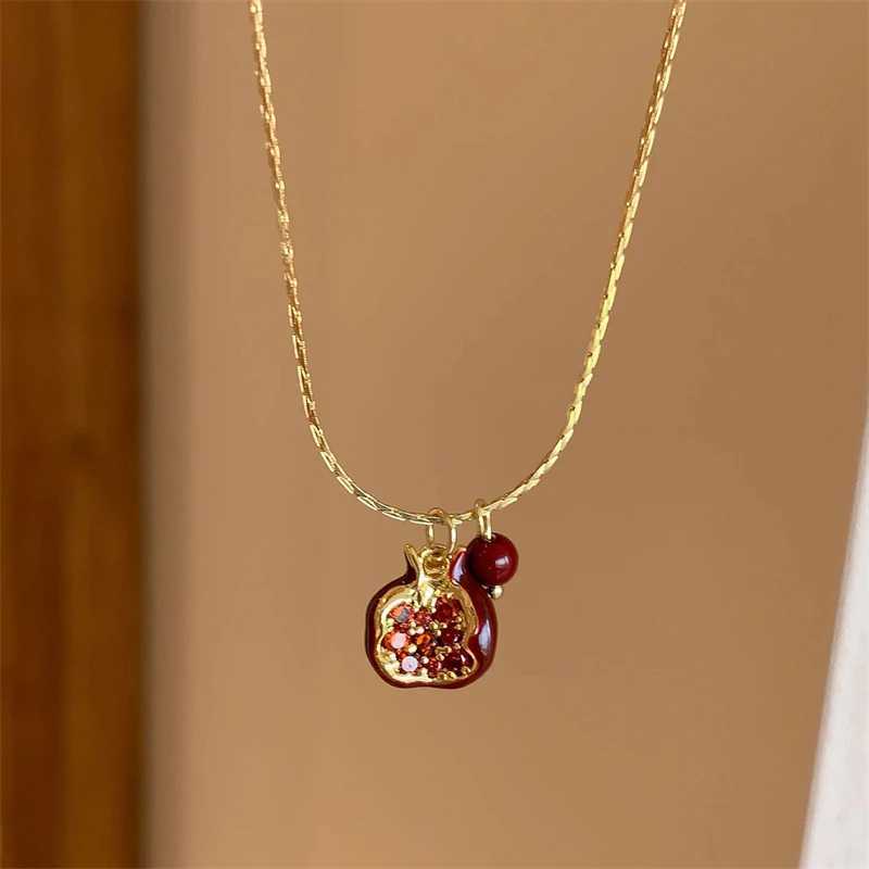 New Trendy Red Pomegranate Pendant Necklace for Women Sweet Cute Fruit Clavicle Chain Necklace Charm Choker Jewelry Party Gift H260406