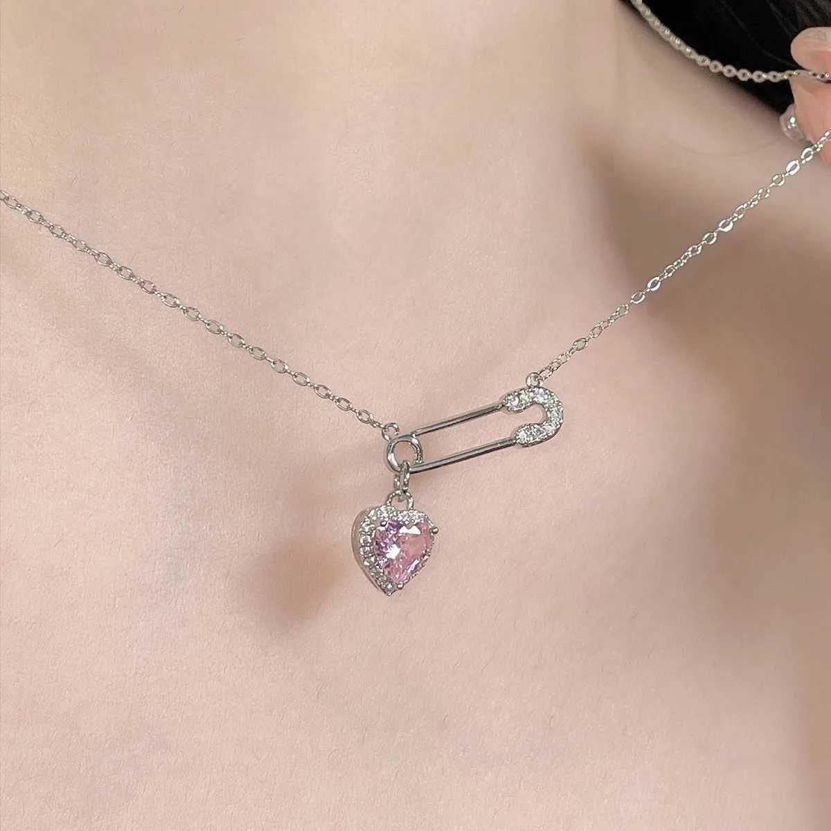 Fashion Shiny Star Moon Pendant Necklace for Women Simple Silver Color Moonstone Clavicle Chain Necklace Party Jewelry Gifts H260406