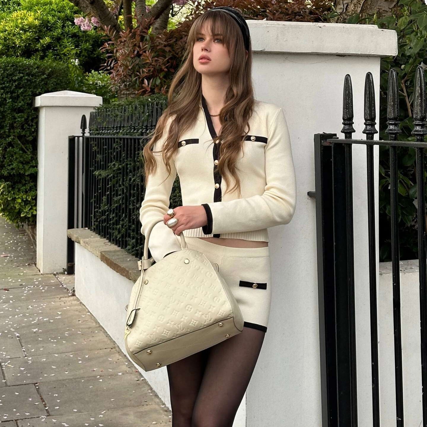 2026 Designer Set Luxury Fashion Slimming Knitted Single Breasted Long Sleeve Ribbed V-neck Cardigan Top Sexy Shorts Trendy Casual Women's Clothi - view 4