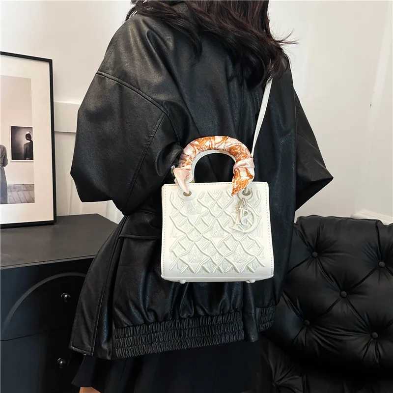 2025 New Versatile Craftsmanship Embroidery Concubine Bag Handbag Womens Crossbody Bag H260406